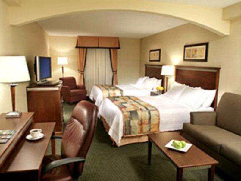 Fairfield & By Marriott Toronto Airport Mississauga