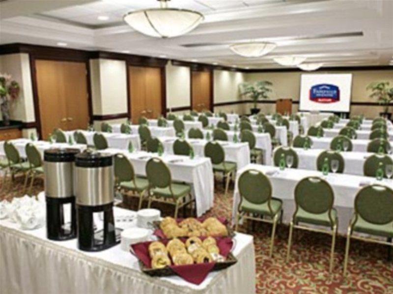 Hotel Fairfield & By Marriott Toronto Airport 3*