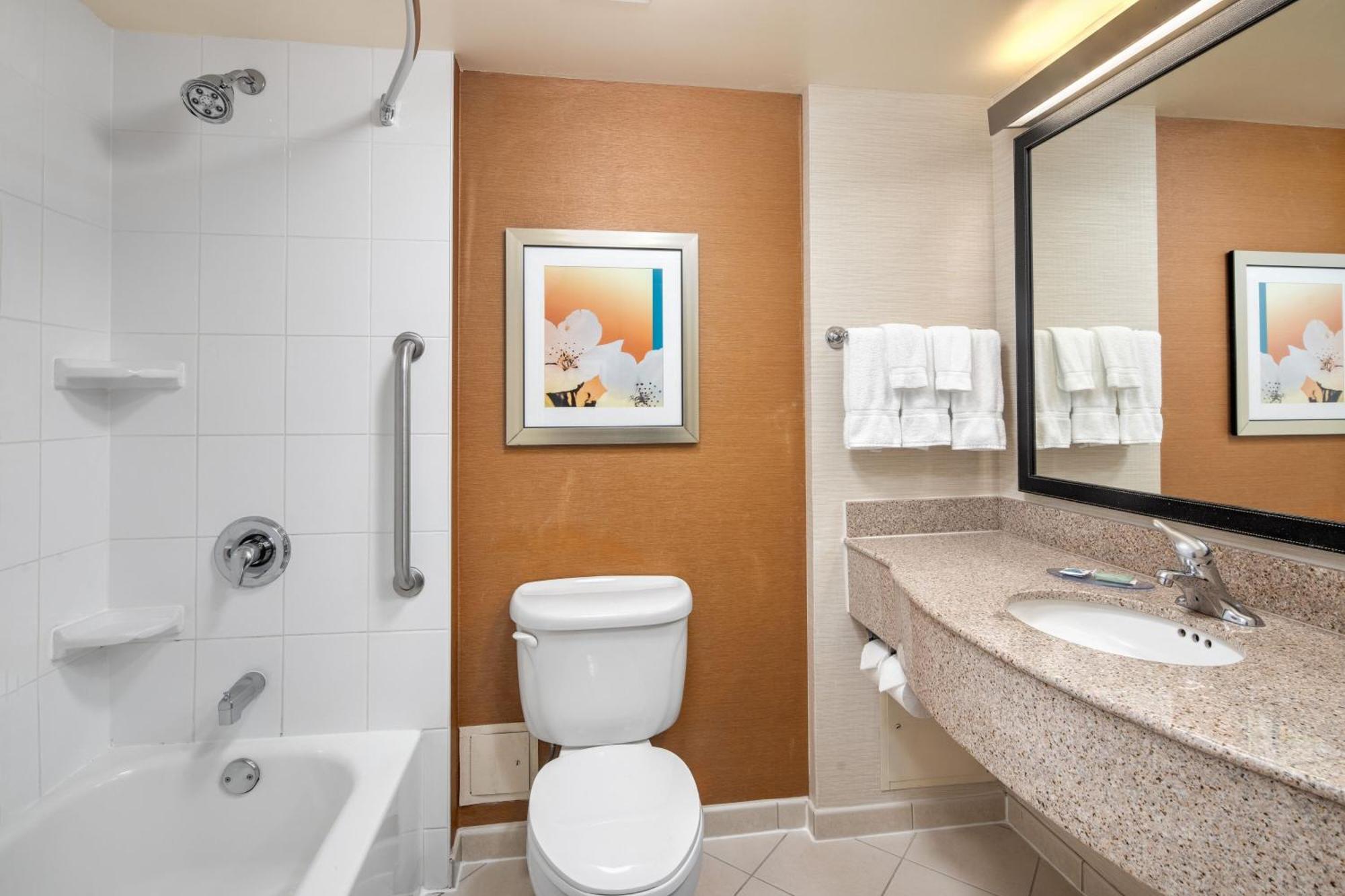 Fairfield & By Marriott Toronto Airport Hotel