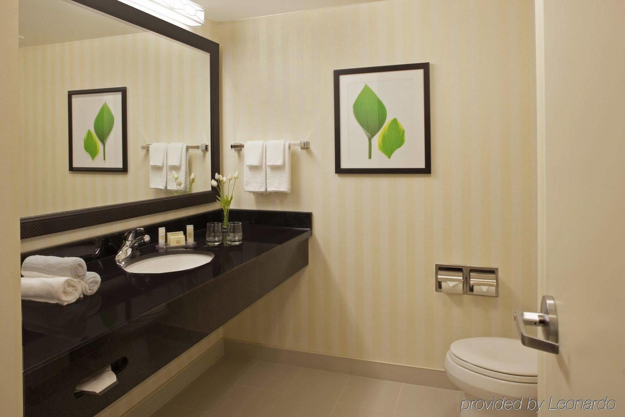 Fairfield & By Marriott Toronto Airport Hotel 3*