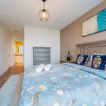 Amazing 3 Bed 4 Bath Penthouse With Roof Top Terrace Close To Airport