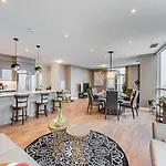 Amazing 3 Bed 4 Bath Penthouse With Roof Top Terrace Close To Airport