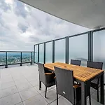 Amazing 3 Bed 4 Bath Penthouse With Roof Top Terrace Close To Airport