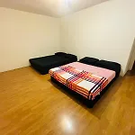 M-1 Walking Distance To Square One Mall With Attached Washroom- For 6 People