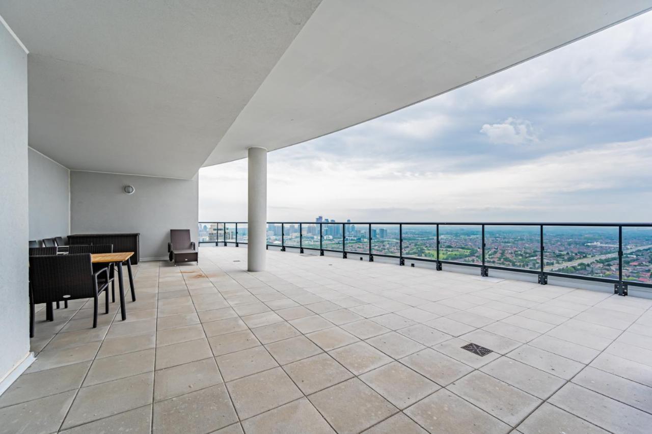 Amazing 3 Bed 4 Bath Penthouse With Roof Terrace Close To Airport *