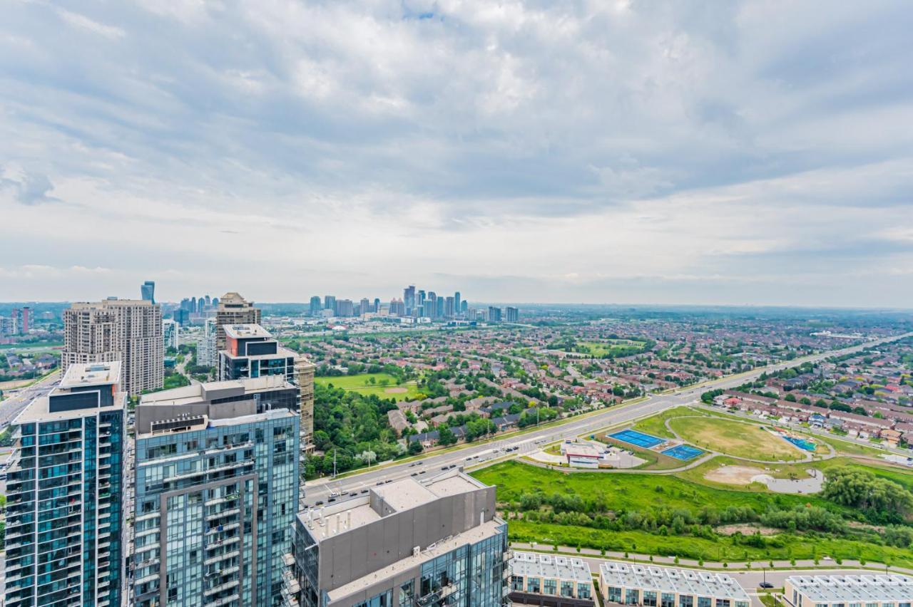 Amazing 3 Bed 4 Bath Penthouse With Roof Terrace Close To Airport Mississauga