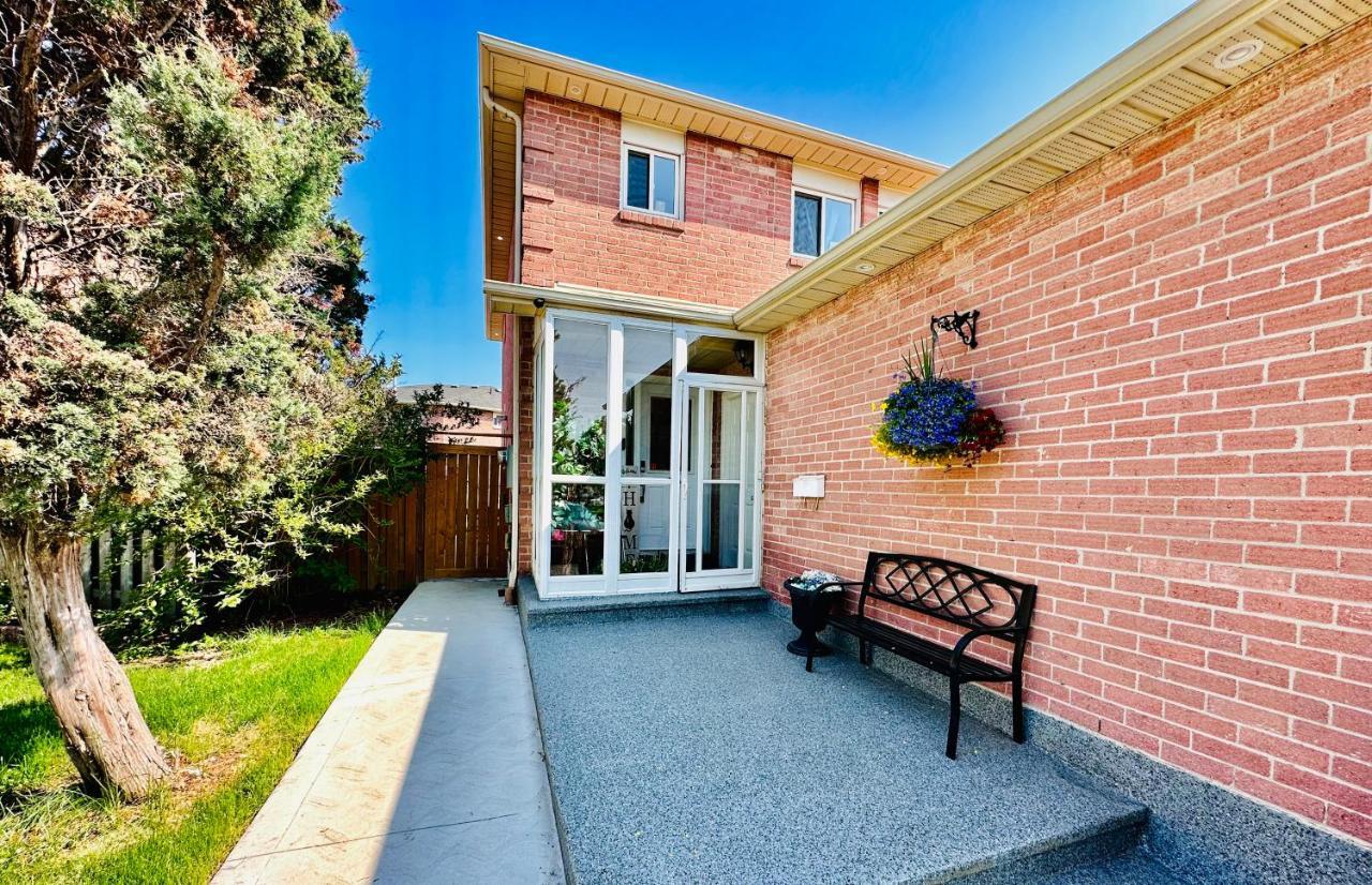 Luxury In Near Square One Mall & Pearson Airport *