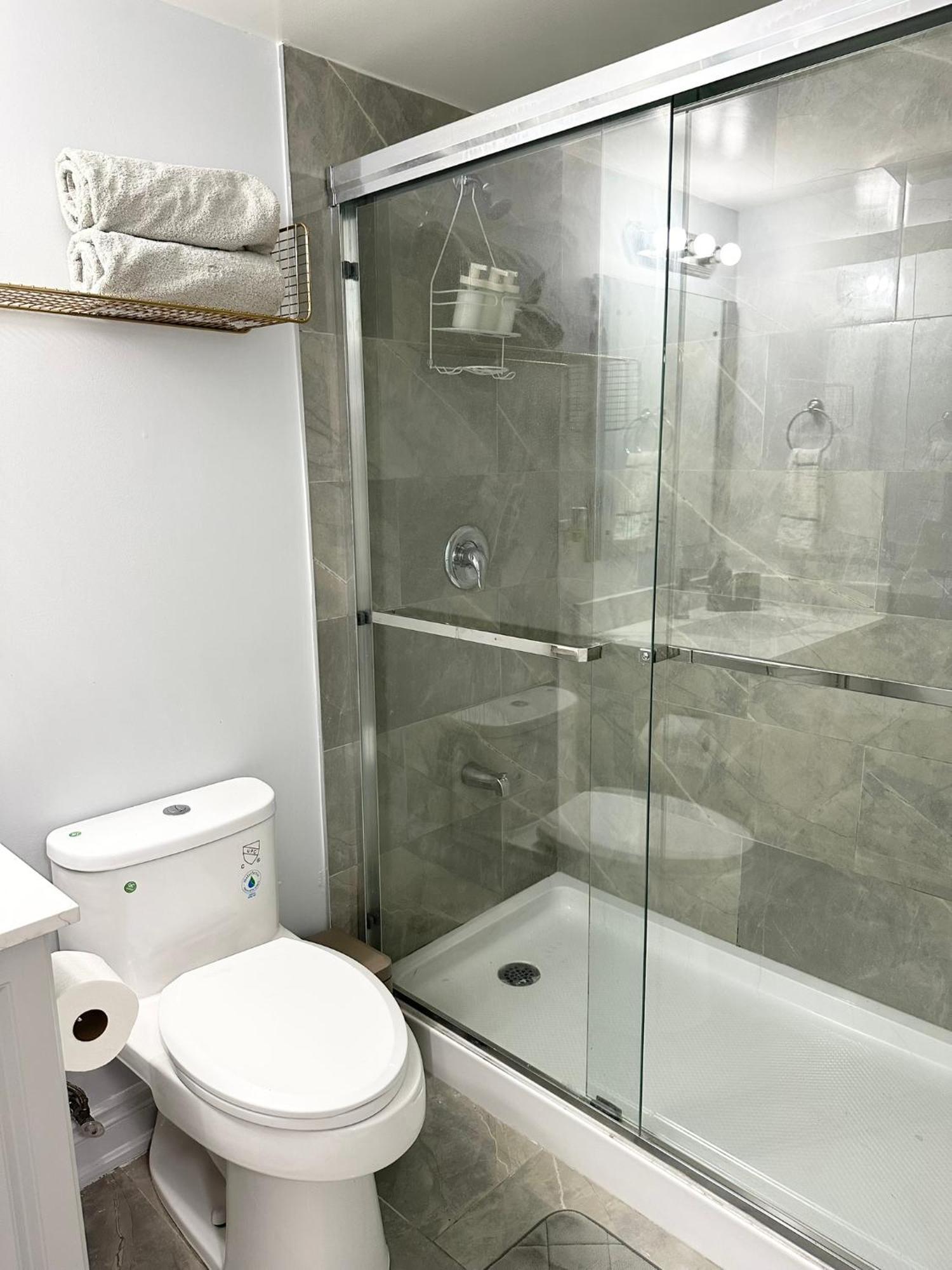 Cozy & Comfortable Basement Apartment Mississauga