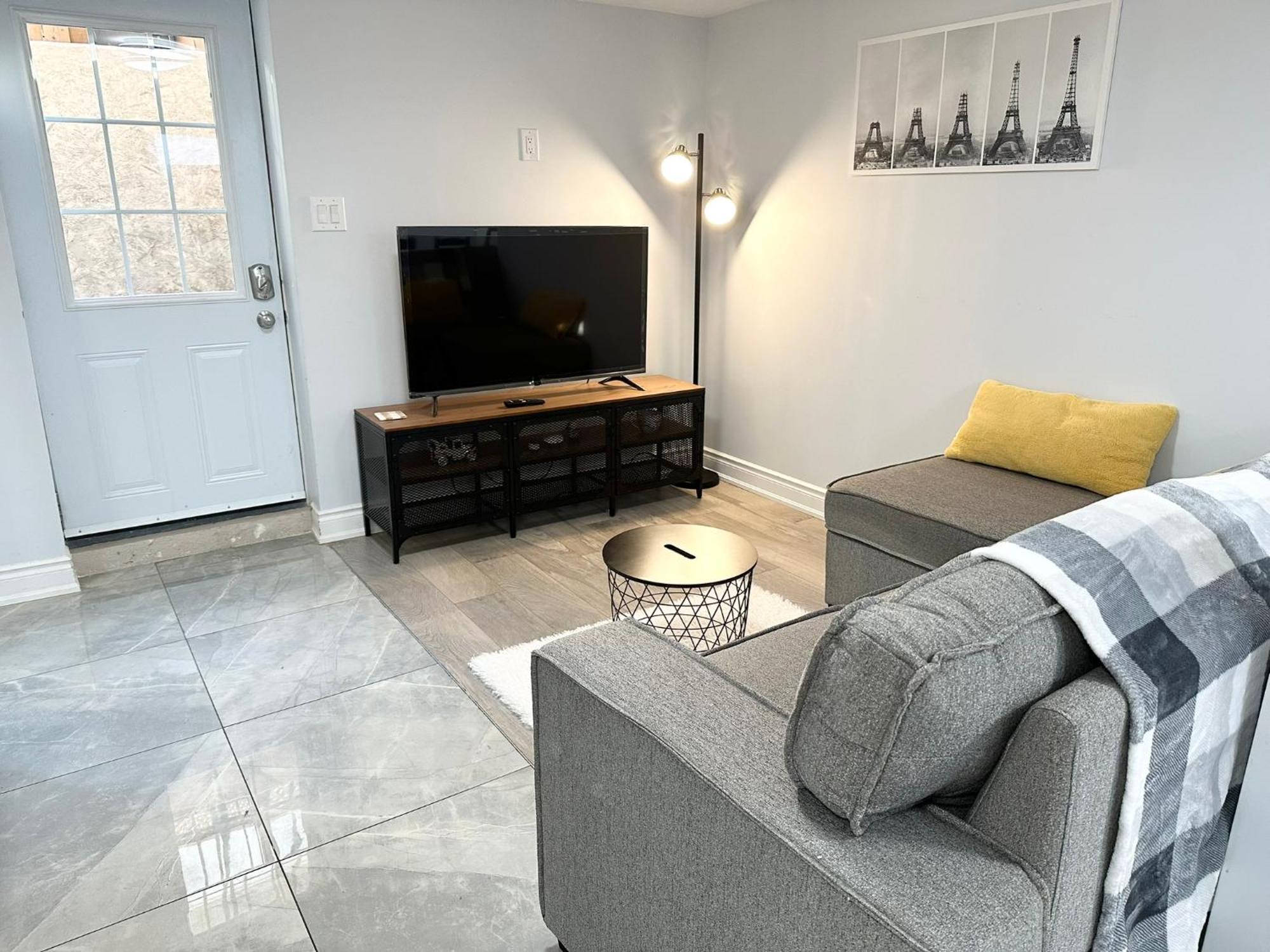 Cozy & Comfortable Basement Apartment Mississauga