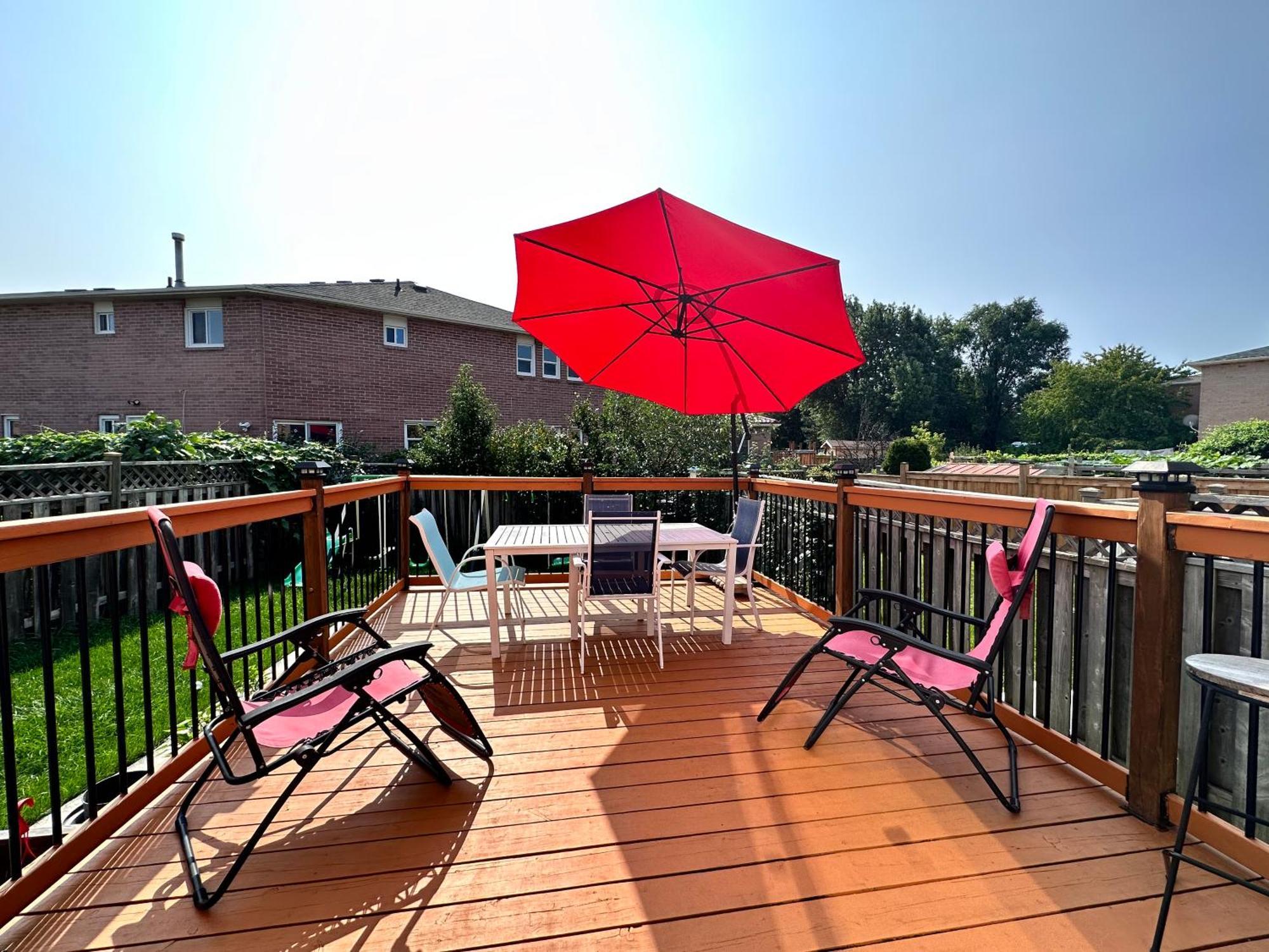Luxury In Near Square One Mall & Pearson Airport Homestay