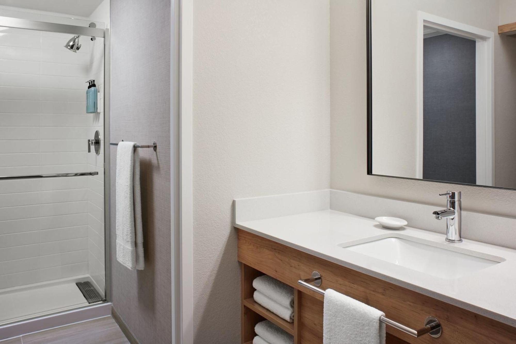 By Marriott Mississauga-airport Corporate Centre West 3*