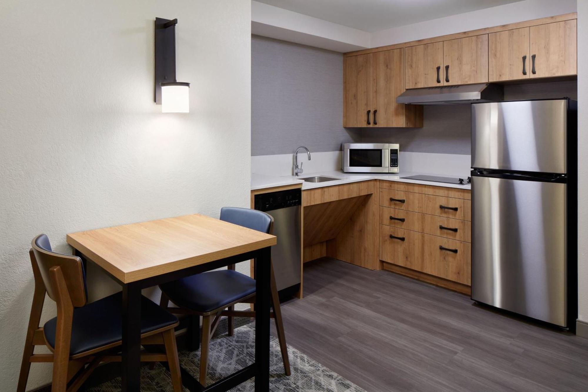 By Marriott Mississauga-airport Corporate Centre West Hotel Mississauga
