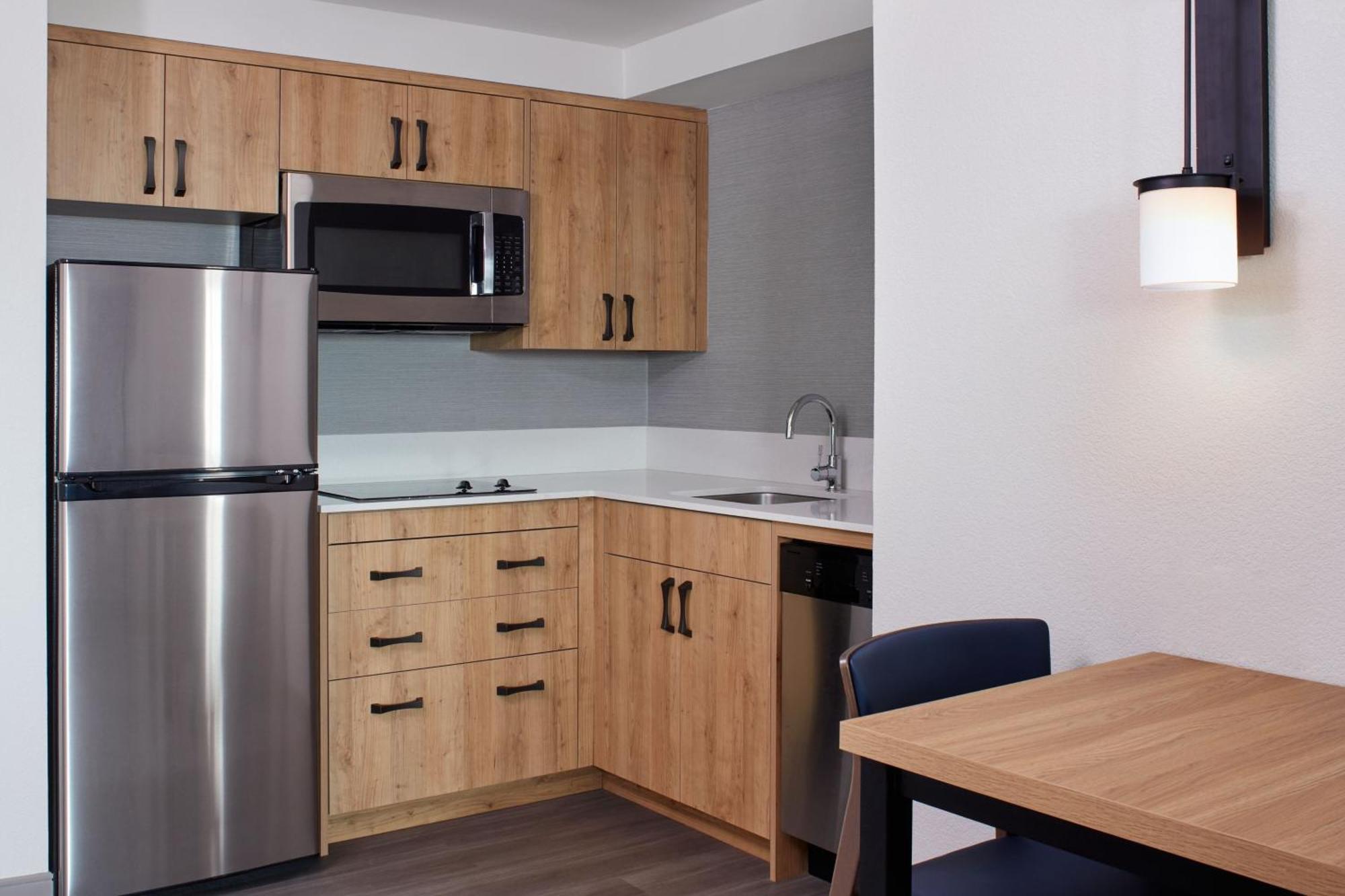 By Marriott Mississauga-airport Corporate Centre West Mississauga
