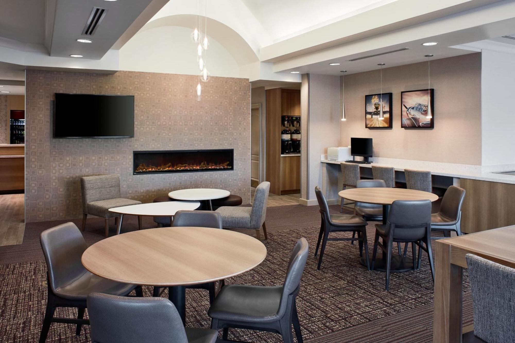 By Marriott Mississauga-airport Corporate Centre West