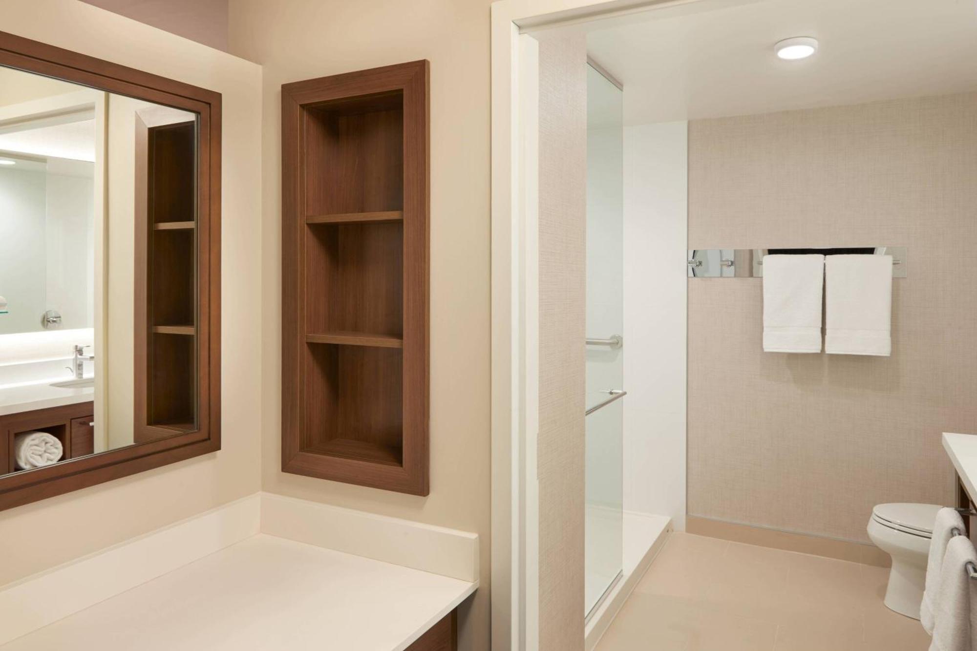Hotel By Marriott Toronto Southwest