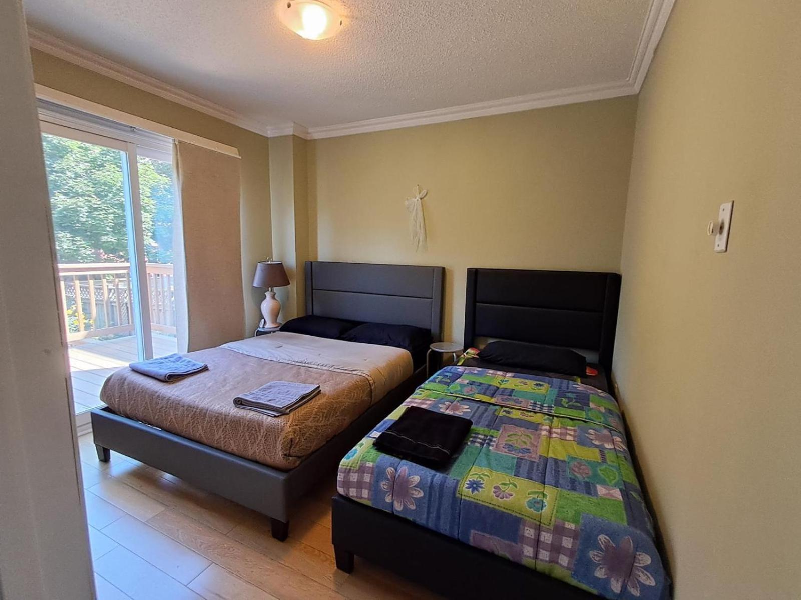 Homestay With Private Patio Next To Toronto Airport