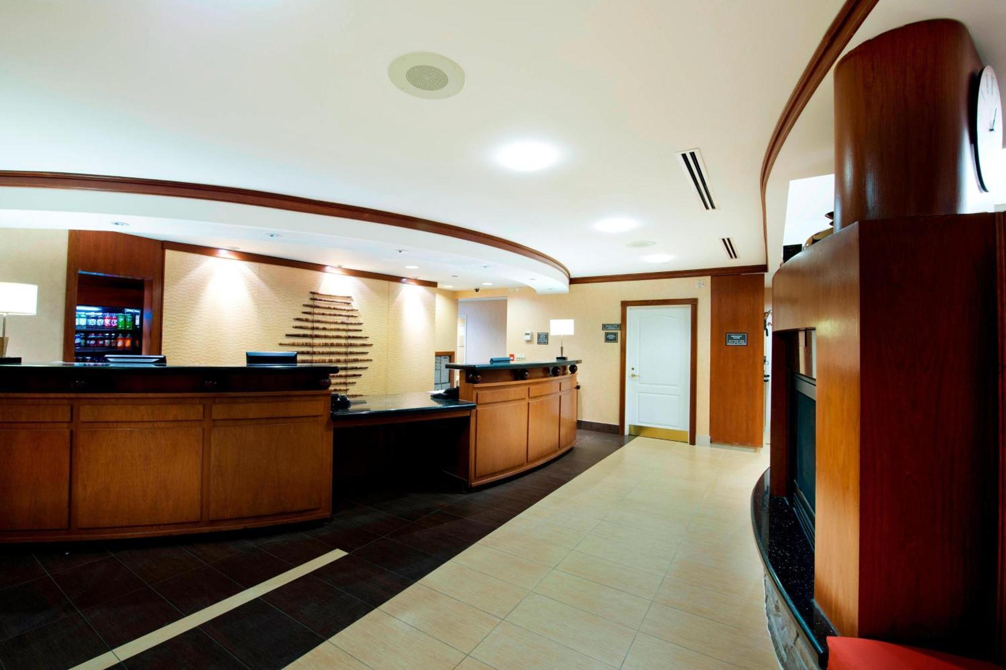 Hotel By Marriott Mississauga-airport Corporate Centre West