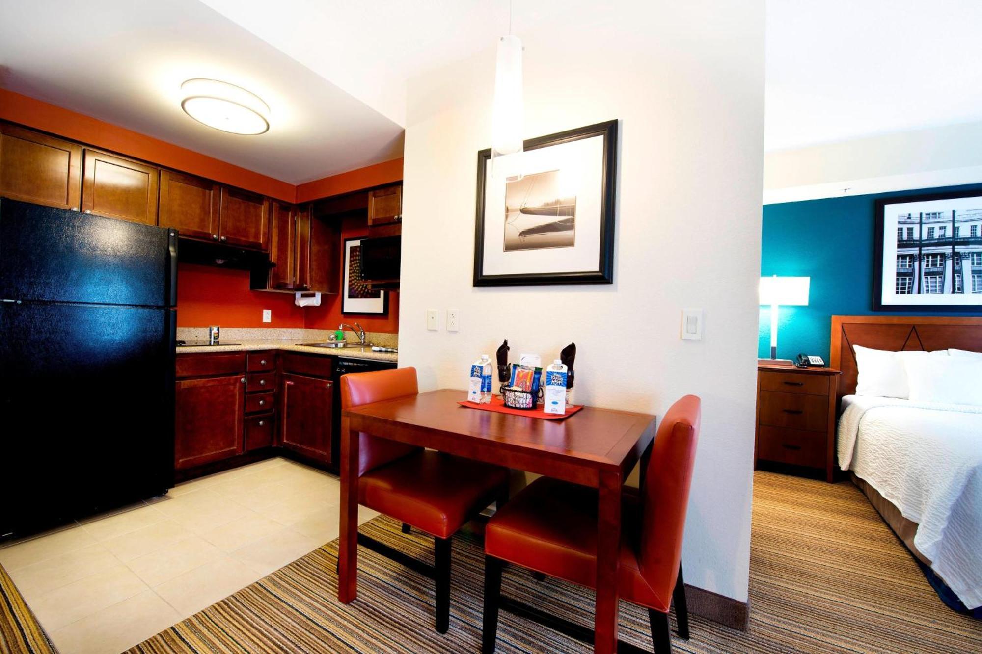 By Marriott Mississauga-airport Corporate Centre West 3* Mississauga