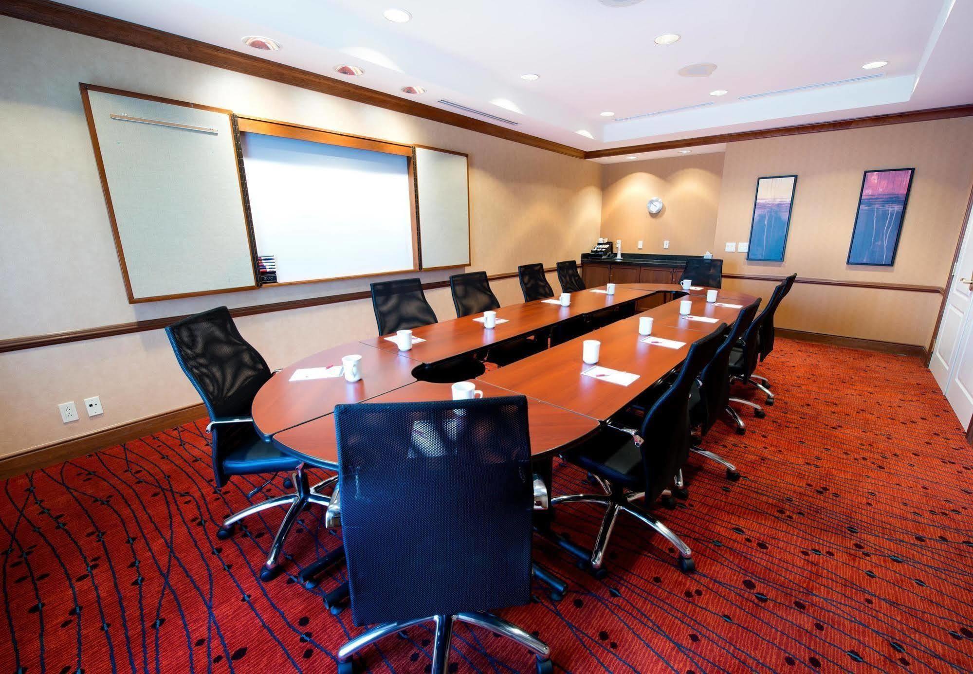 Hotel By Marriott Mississauga-airport Corporate Centre West