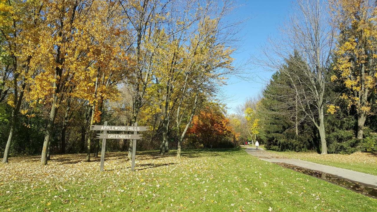 Cozy Rooms Near Toronto Airport For Vaccinated Travellers Guest house *