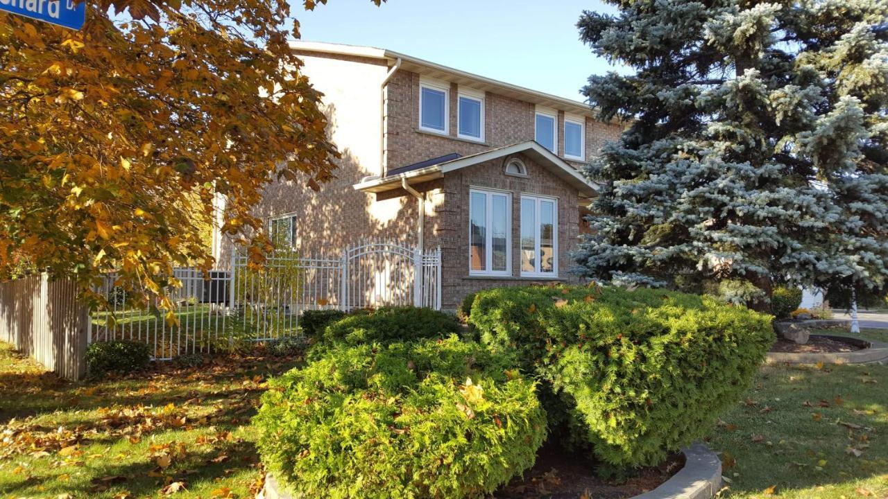 Cozy Rooms Near Toronto Airport For Vaccinated Travellers * Mississauga