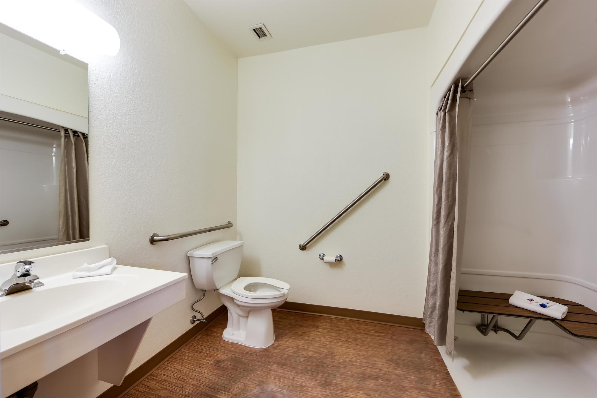 Hotel 6-mississauga, On - Toronto 2*