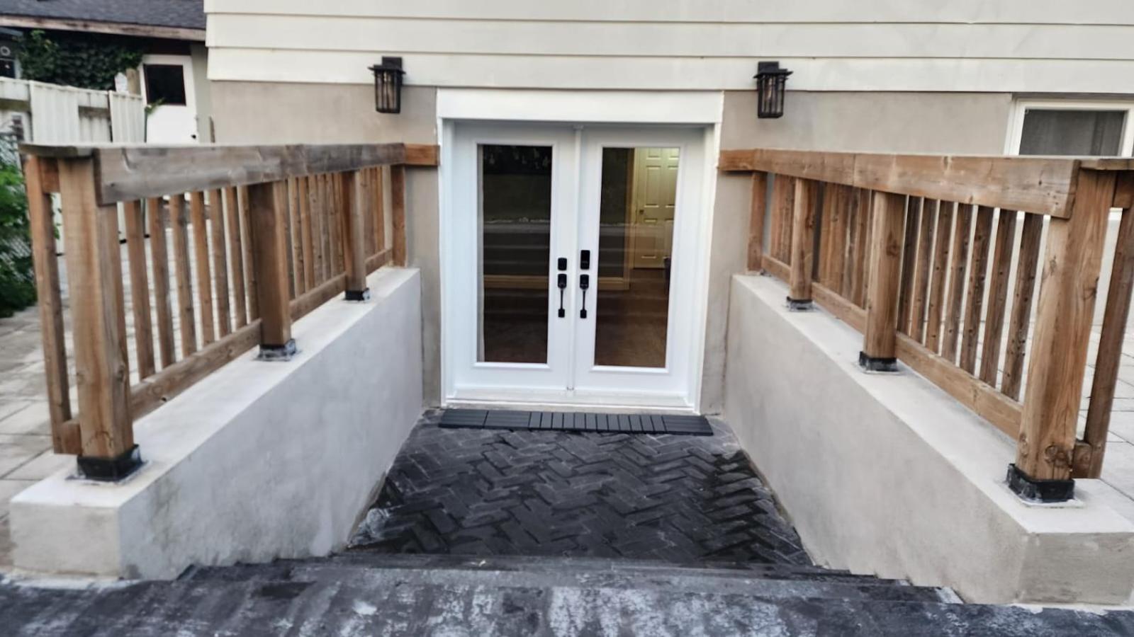 Private Greece Inspired Guest In Erindale Mississauga