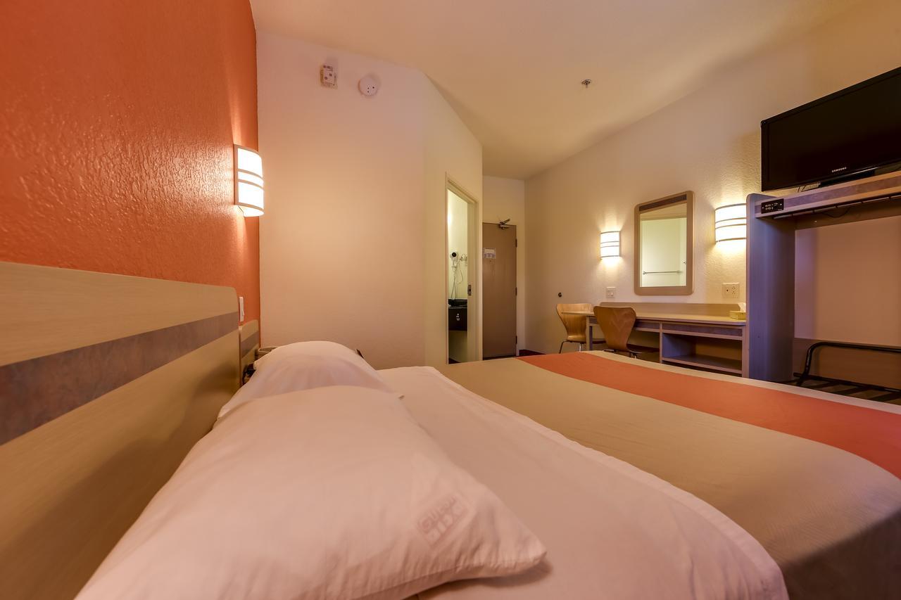 6-mississauga, On - Toronto Hotel 2*