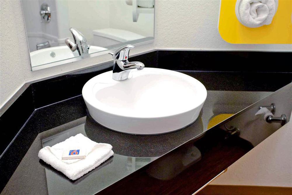 6-mississauga, On - Toronto Hotel 2*